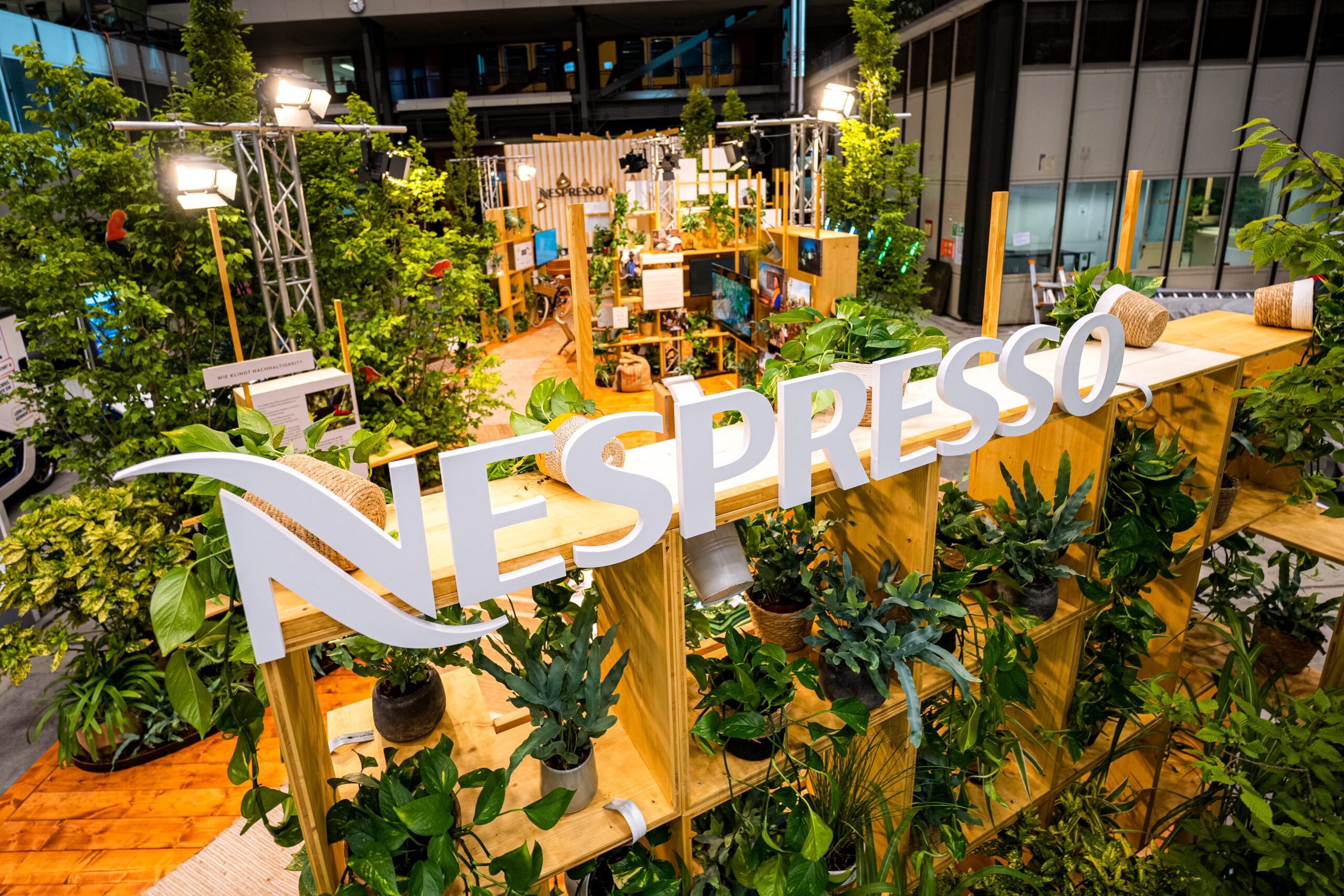 Nespresso Greentech Festival Regale Topfpflanzen
