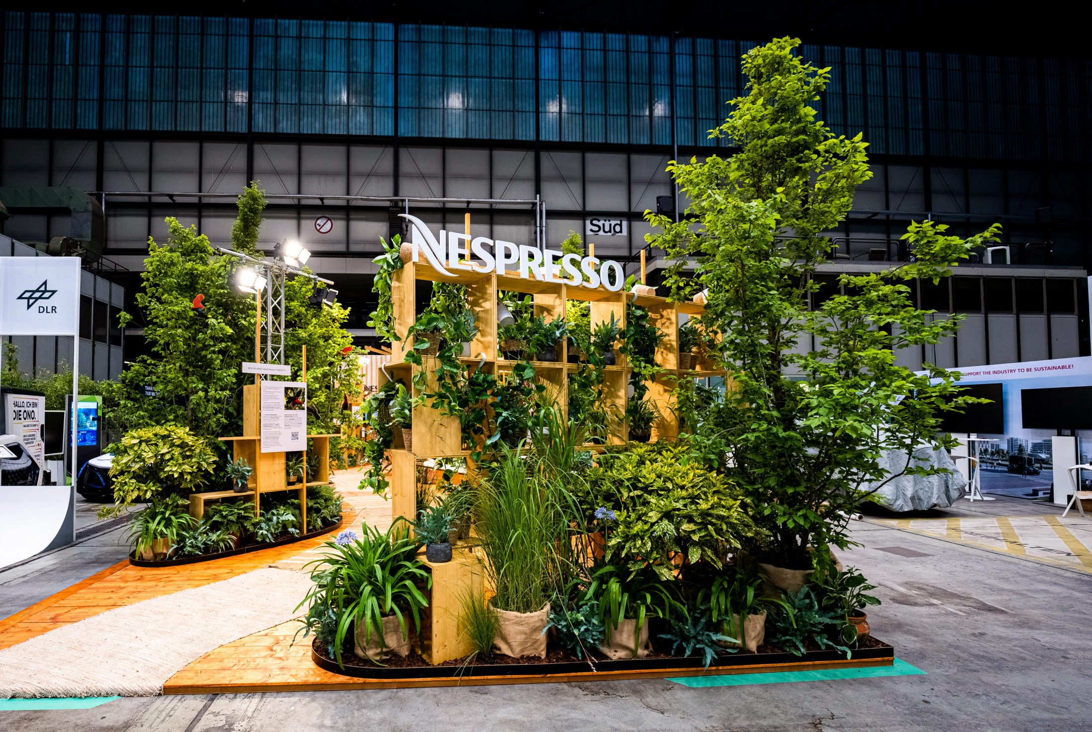 Nespresso Greentech Festival Standbau Grün